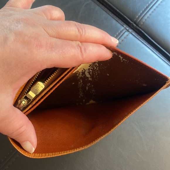 Louis Vuitton Authentic EPI Wallet - Picture 7 of 8